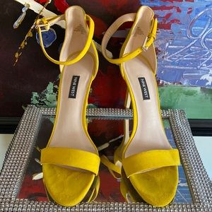 Nine West Yellow Suede Sandal Size 10 4 inch heels Don’t have box